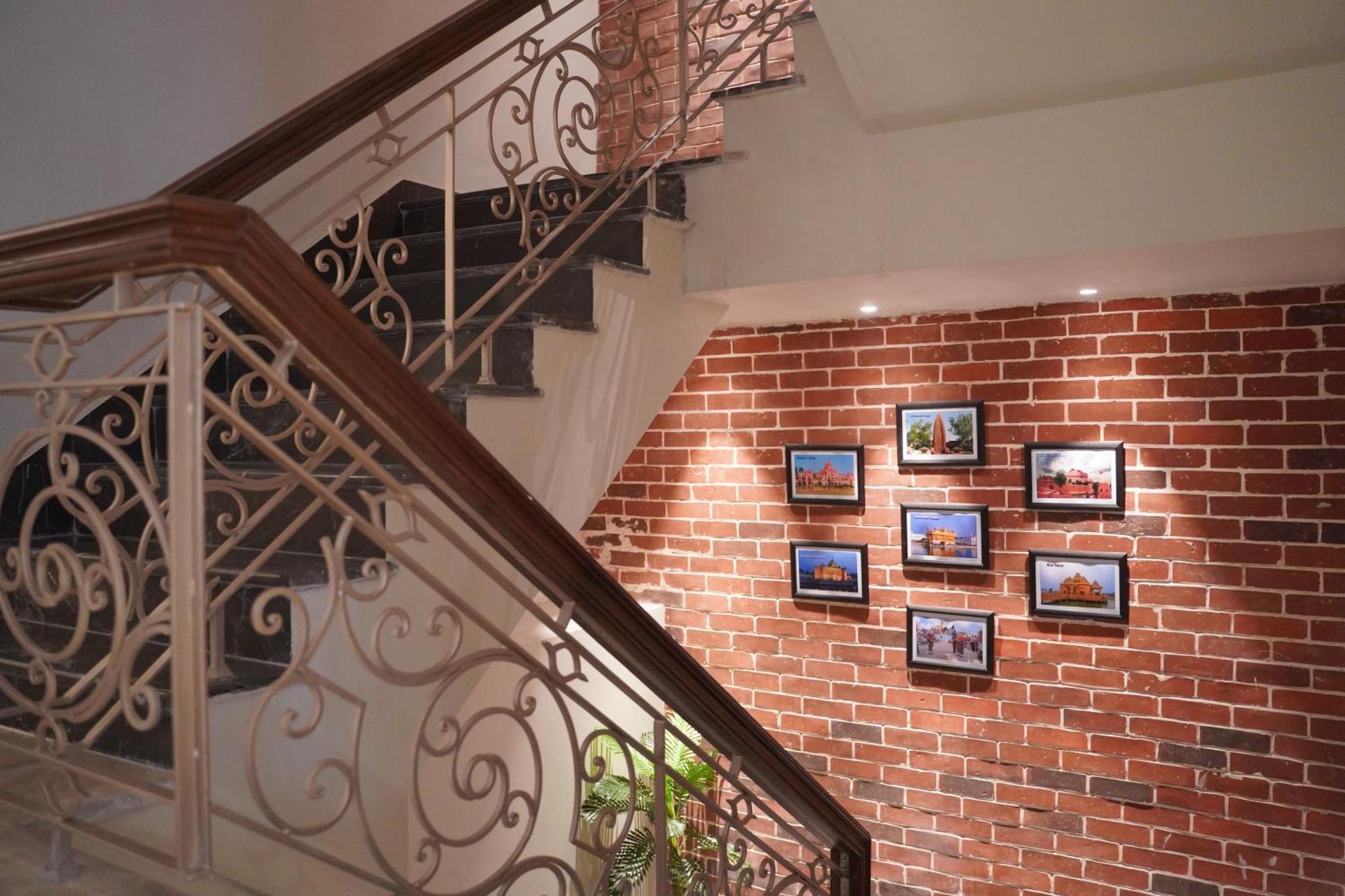 Country Inn Ayodhya - Opposite Airport Экстерьер фото