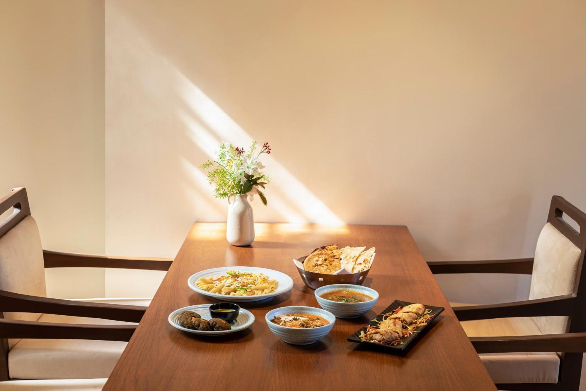 Country Inn Ayodhya - Opposite Airport Экстерьер фото